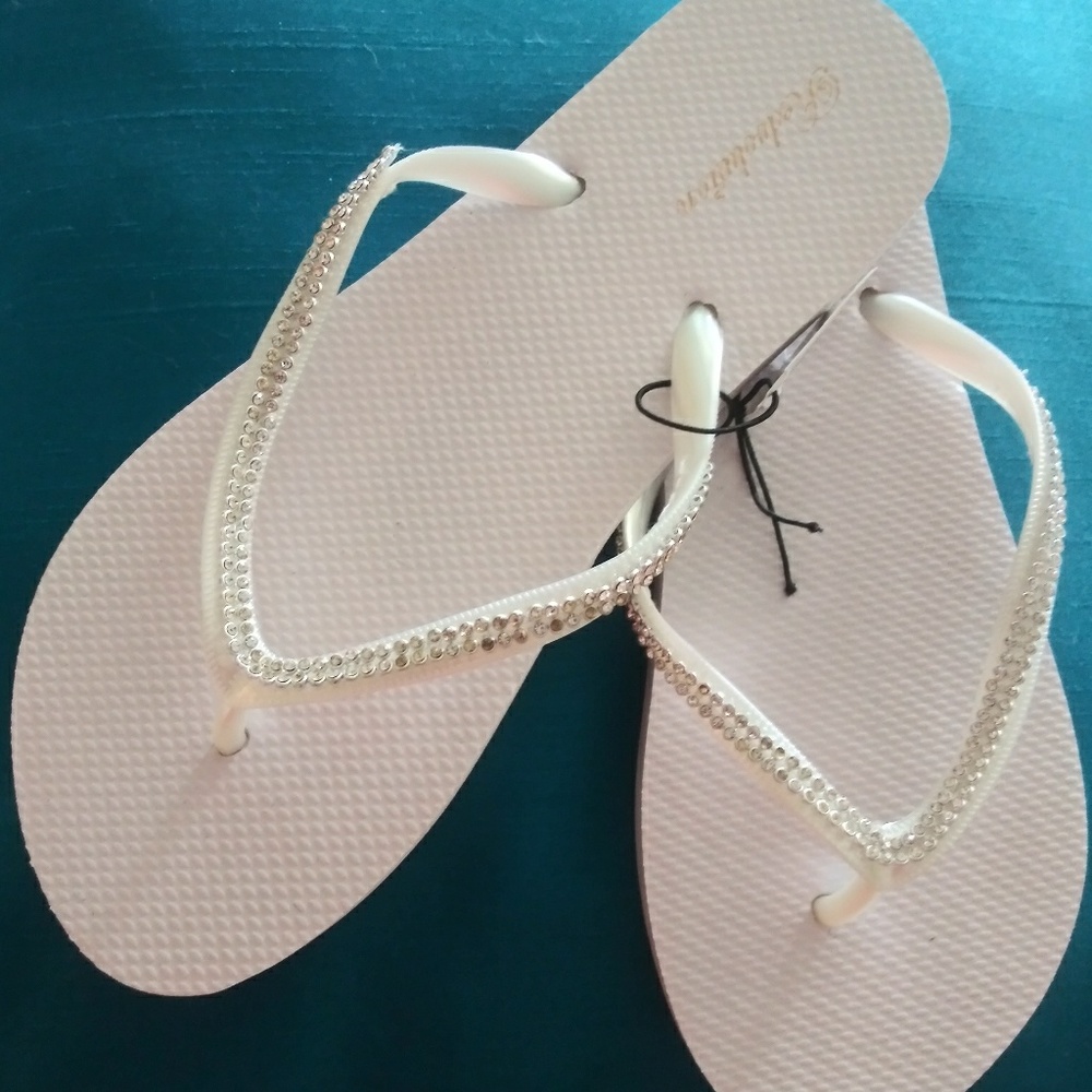 White embellished flip flops size 9 New - Picture 3 of 4